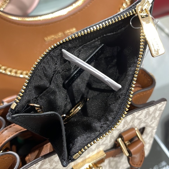 MICHAEL KORS SMALL TOP ZIP COINPOUCH WITH ID CARD CASE WALLET 
COLOR: BLACK 
NWT - Picture 15 of 16